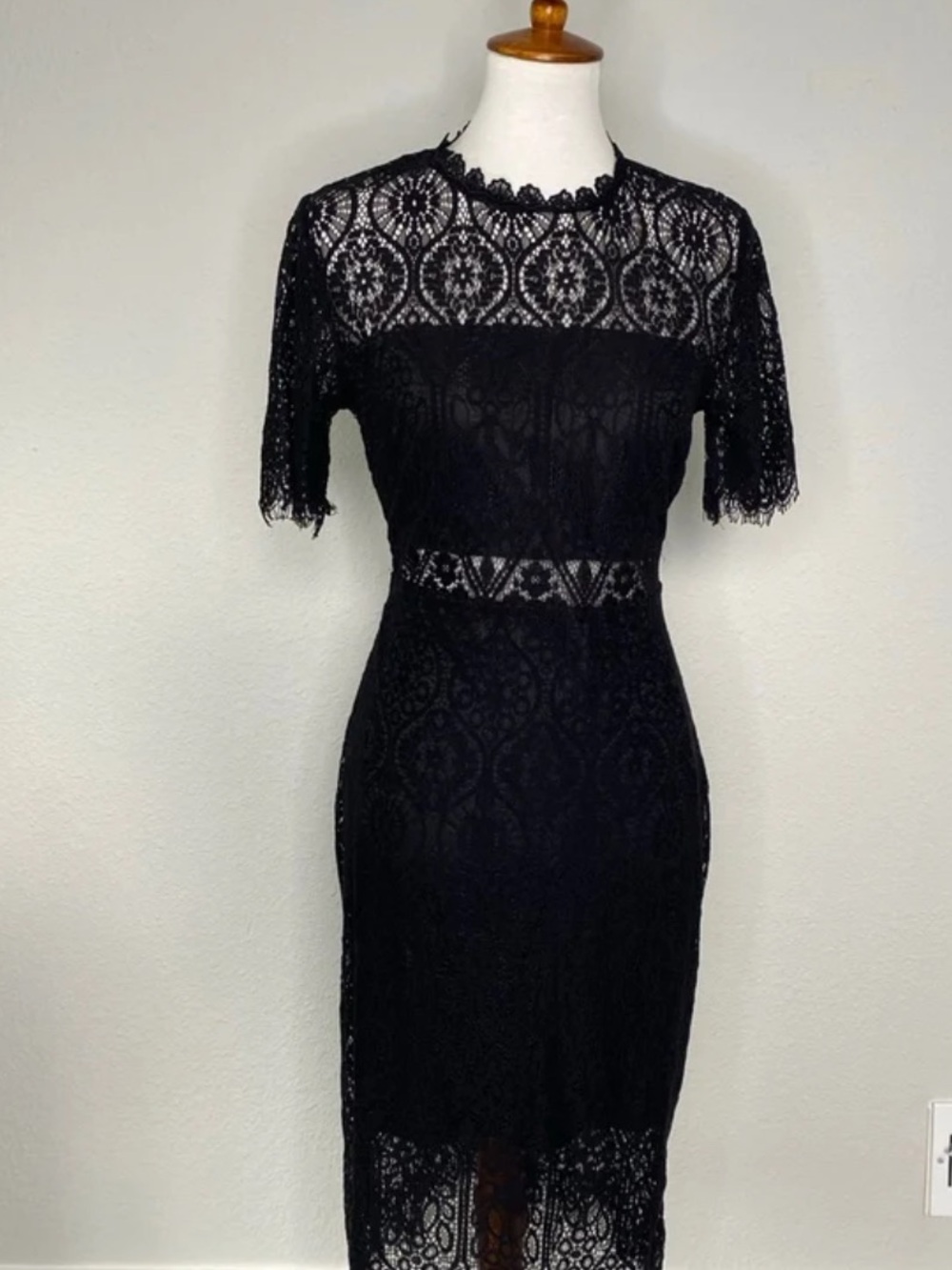 Mi ami Black Lace Short-Sleeve Midi Sheath Cutout Dress Size XS